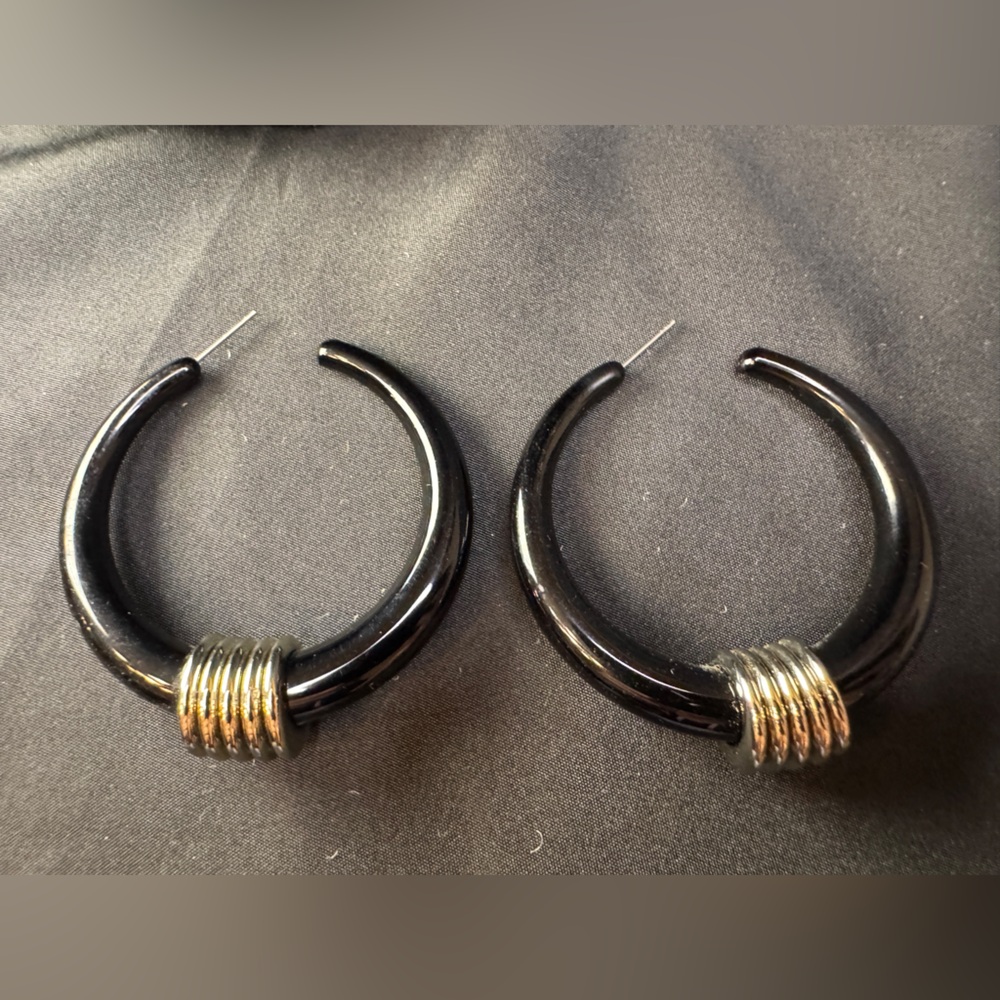 Chico’s Black & Silver Earrings